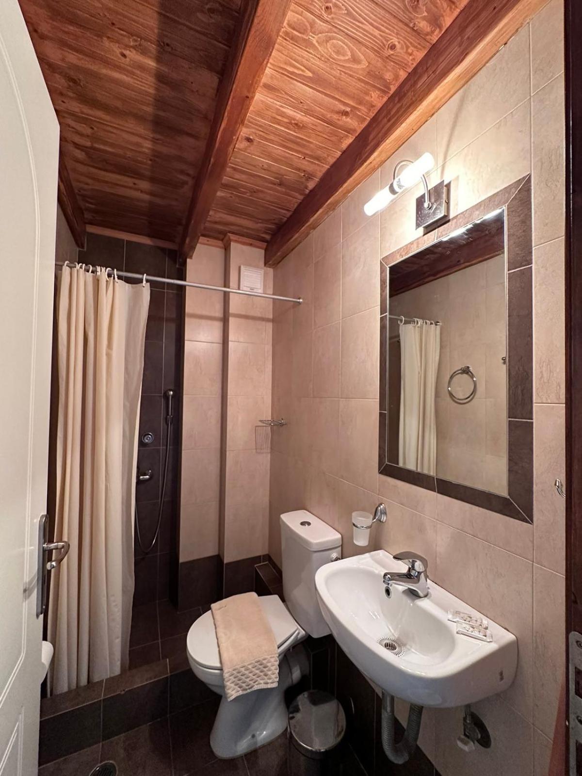 Green Island Studios Скала Номер фото