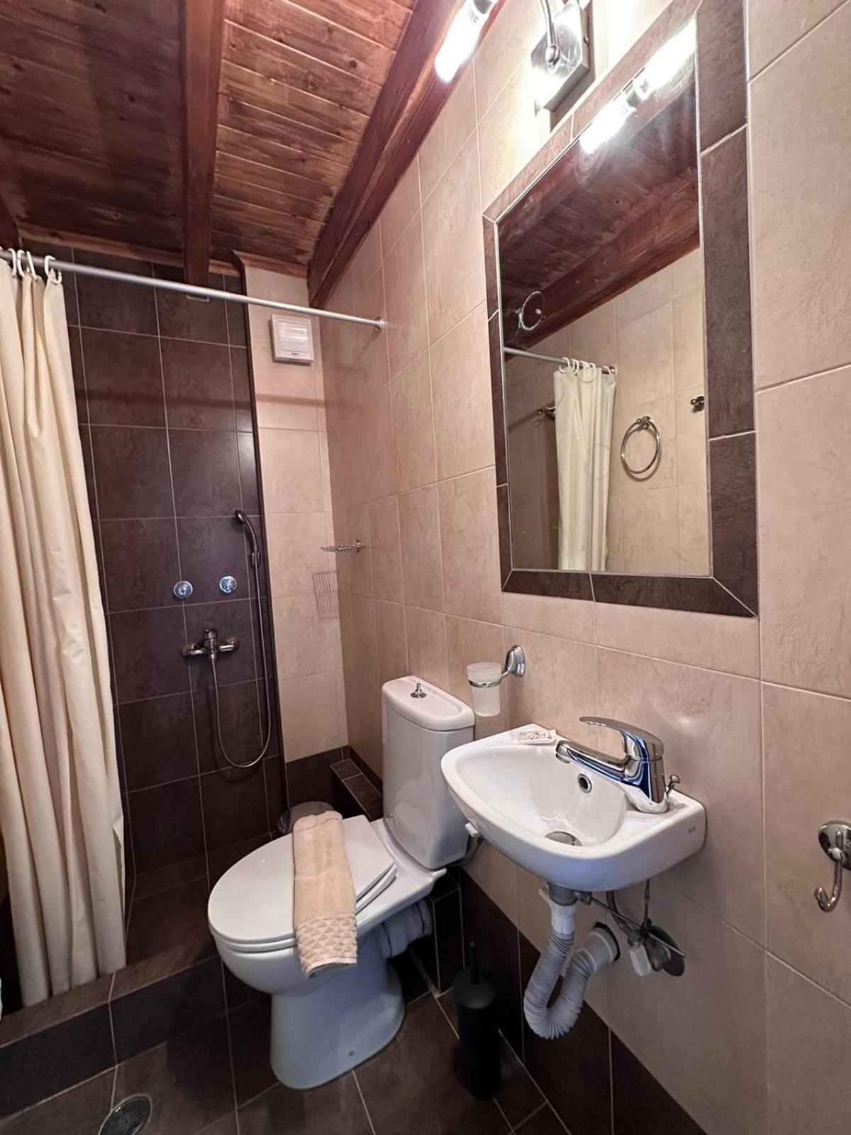 Green Island Studios Скала Номер фото